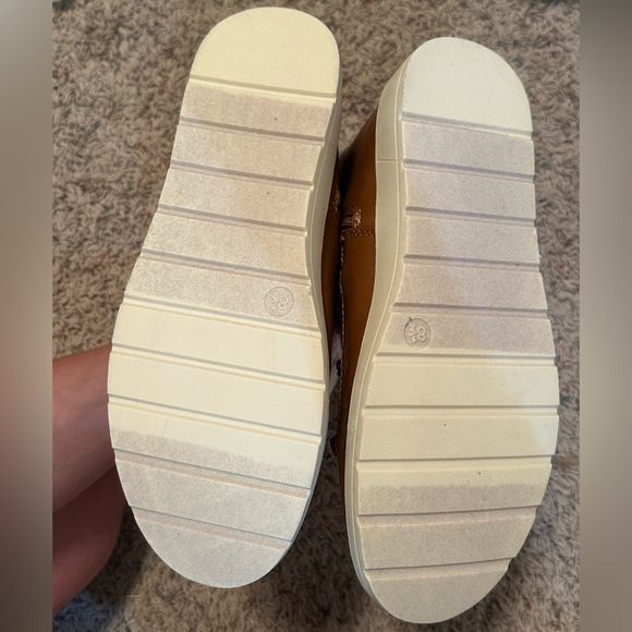 NWT Target universal thread fleece lined boots. Size 8.5 - Picture 4 of 4